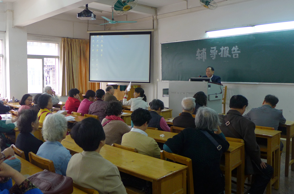 广技师离退休党委组织学习党的十八届六中全会精神