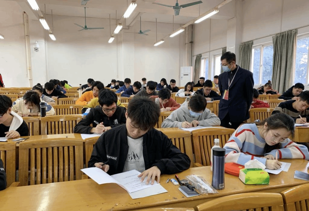 大学照片期末考试图片